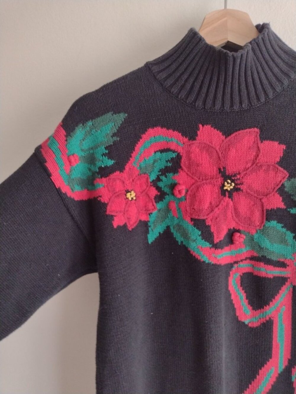 Vintage 90s Holiday Sweater L Pretty Bold Poinsettia Picone Sport Mock Neck - Picture 4 of 10